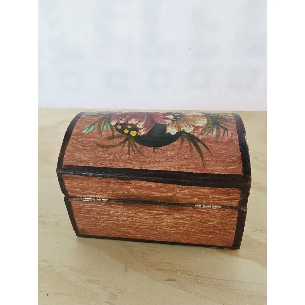 Vintage Hand Painted Wooden Floral Folk Art Small Box Jewelry Chest 3.5
